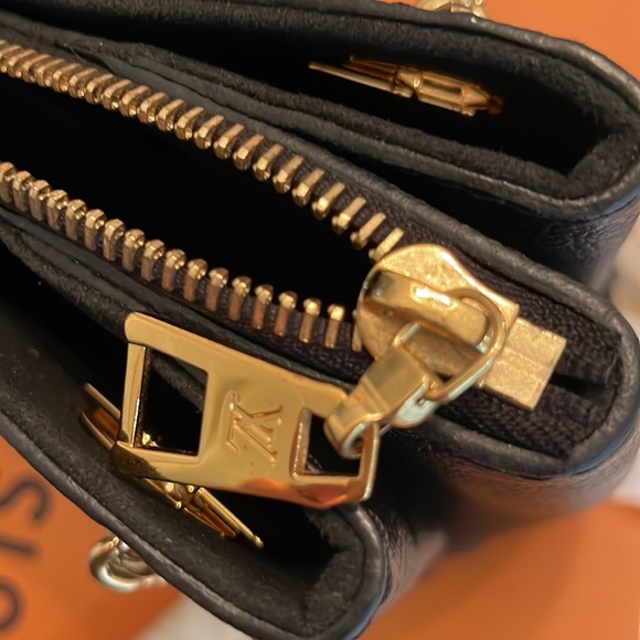 Louis Vuitton Black VM hobo bag - Picture 9 of 10